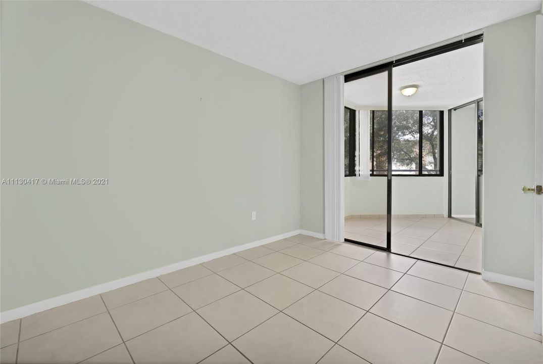 Recently Sold: $165,000 (1 beds, 1 baths, 796 Square Feet)