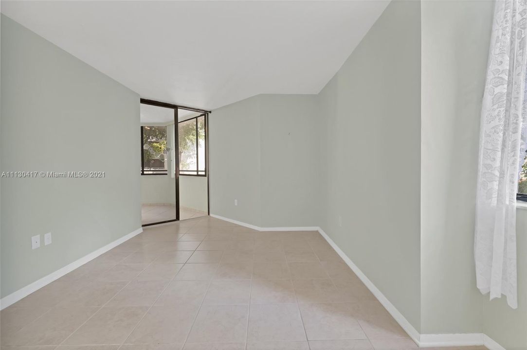 Recently Sold: $165,000 (1 beds, 1 baths, 796 Square Feet)