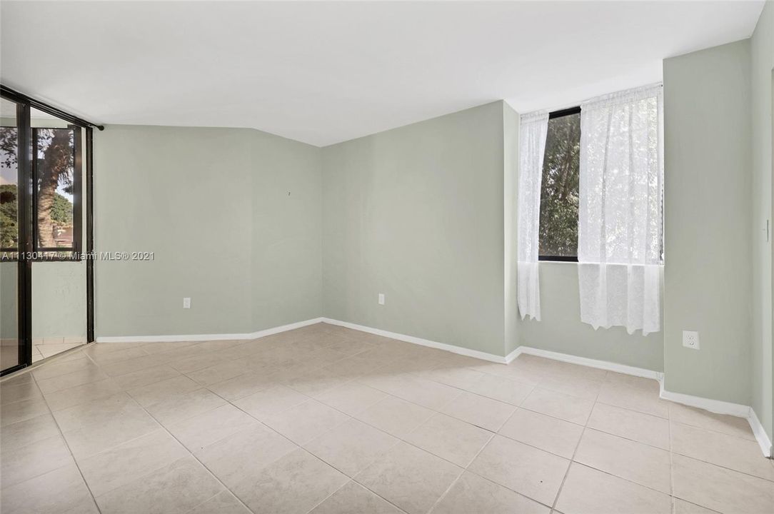 Recently Sold: $165,000 (1 beds, 1 baths, 796 Square Feet)