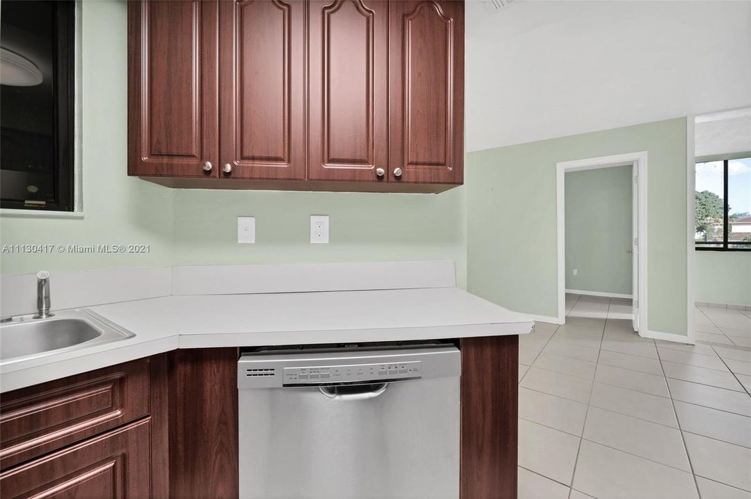 Recently Sold: $165,000 (1 beds, 1 baths, 796 Square Feet)