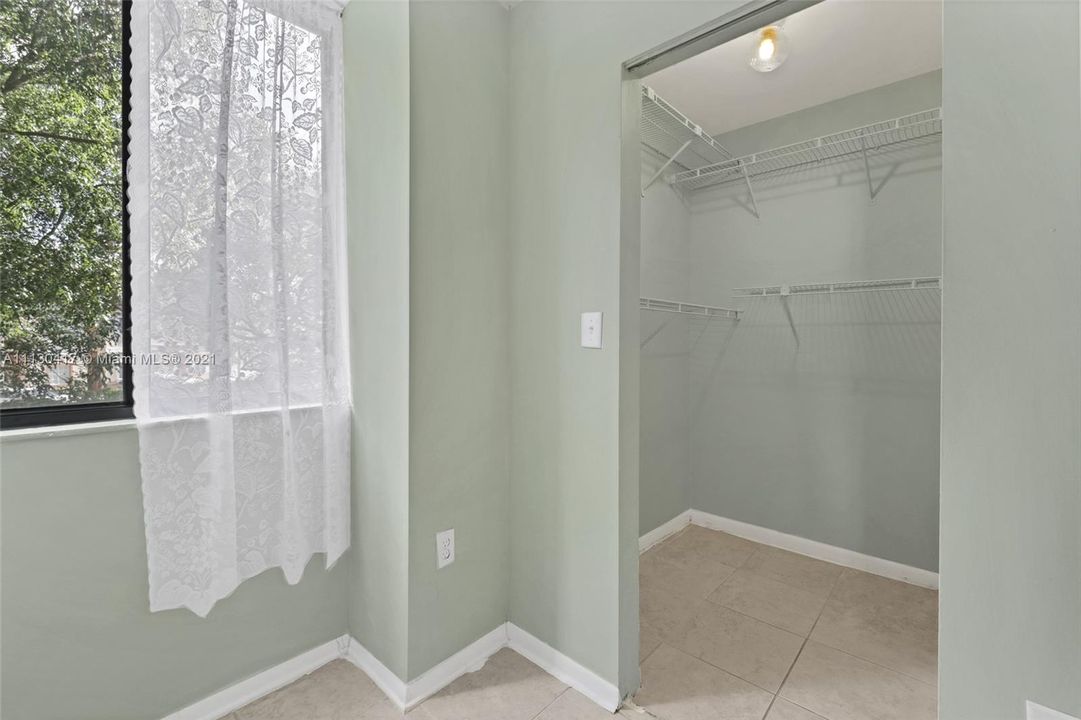 Recently Sold: $165,000 (1 beds, 1 baths, 796 Square Feet)