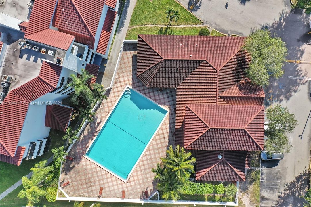 Recently Sold: $165,000 (1 beds, 1 baths, 796 Square Feet)