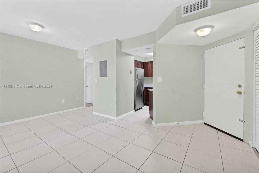 Recently Sold: $165,000 (1 beds, 1 baths, 796 Square Feet)