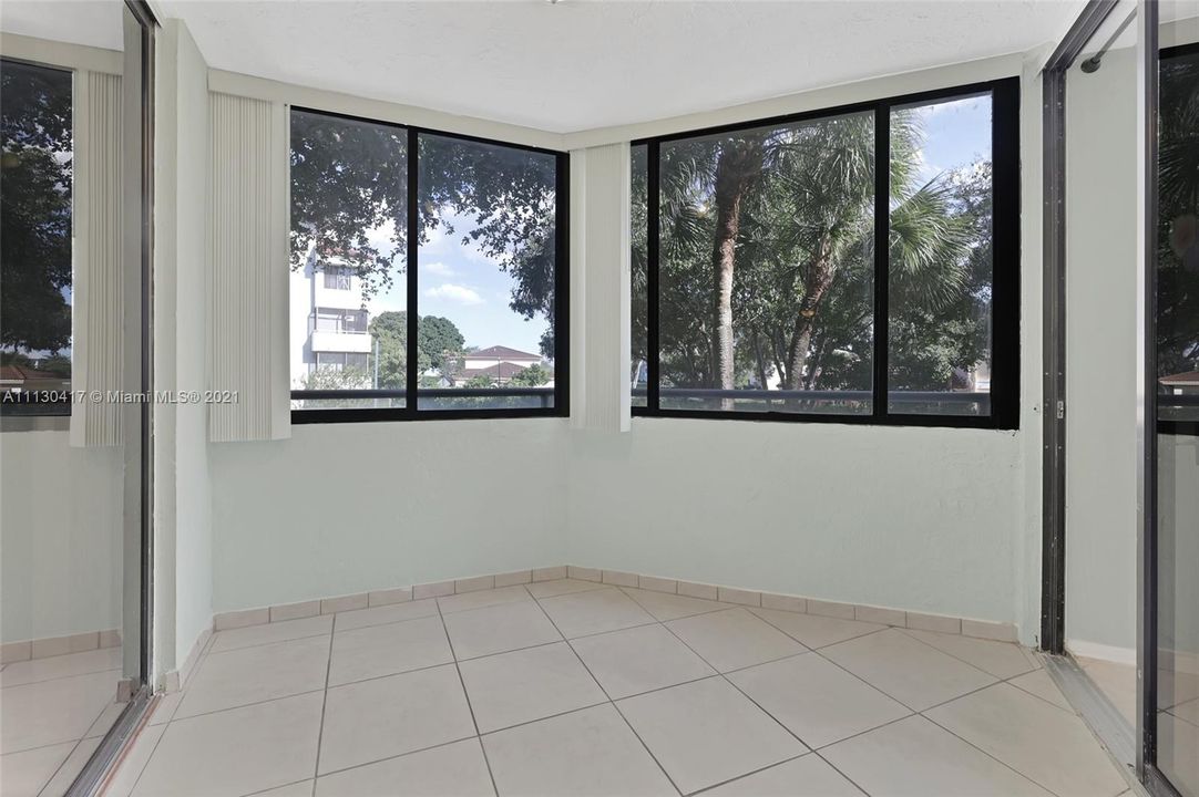 Recently Sold: $165,000 (1 beds, 1 baths, 796 Square Feet)