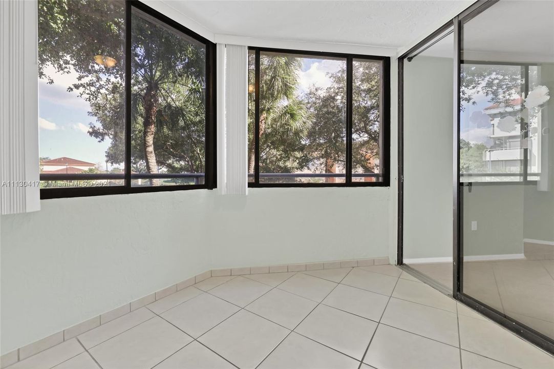 Recently Sold: $165,000 (1 beds, 1 baths, 796 Square Feet)