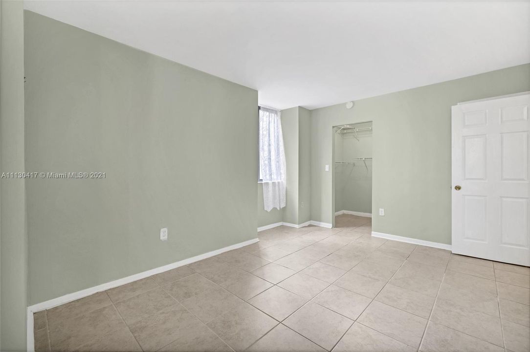 Recently Sold: $165,000 (1 beds, 1 baths, 796 Square Feet)