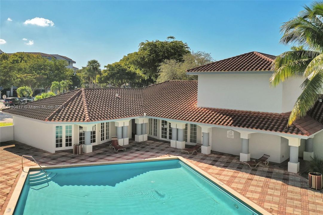 Recently Sold: $165,000 (1 beds, 1 baths, 796 Square Feet)