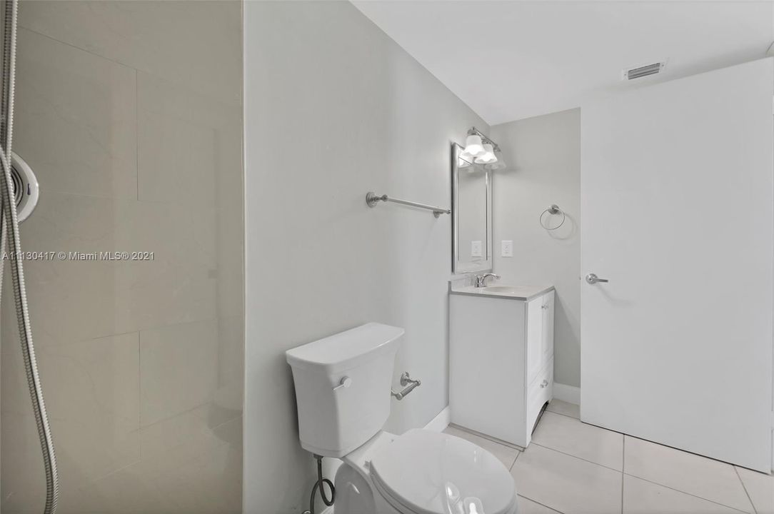 Recently Sold: $165,000 (1 beds, 1 baths, 796 Square Feet)