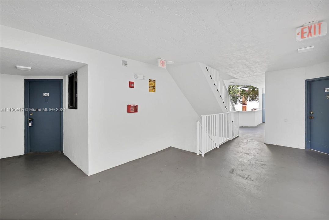 Recently Sold: $165,000 (1 beds, 1 baths, 796 Square Feet)