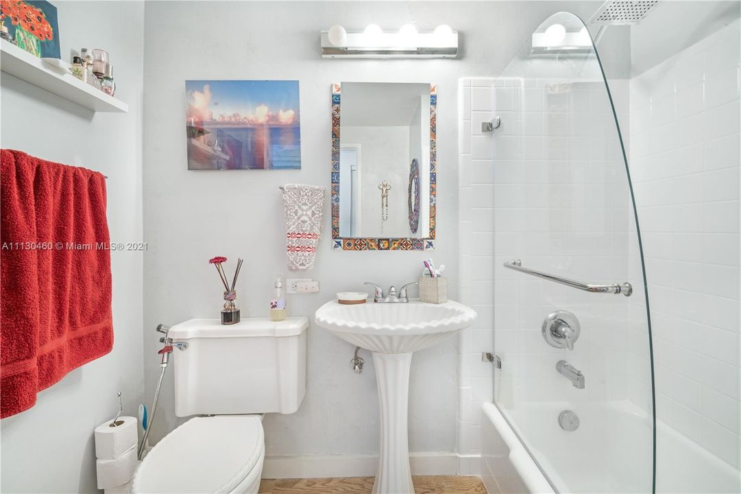 最近售出: $210,000 (0 贝兹, 1 浴室, 408 平方英尺)
