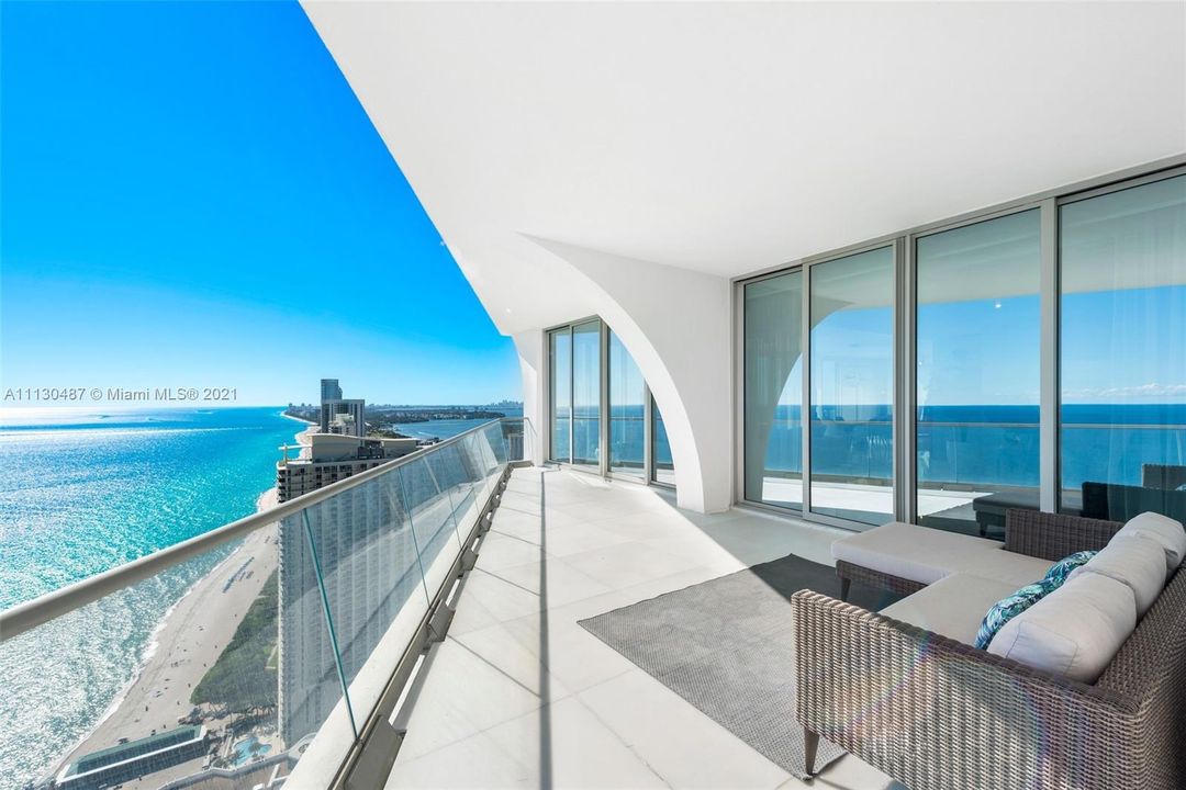 Recently Sold: $7,500,000 (5 beds, 6 baths, 4361 Square Feet)