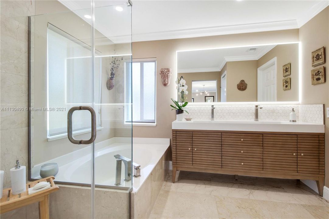 最近售出: $580,000 (3 贝兹, 2 浴室, 2190 平方英尺)