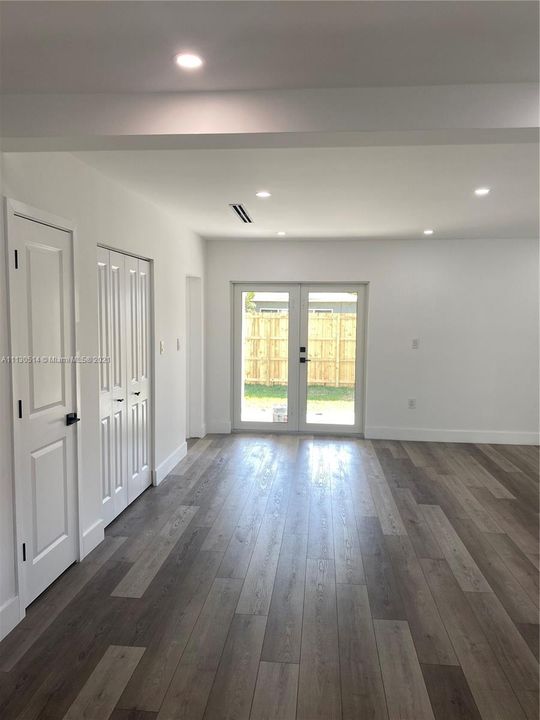 Recently Sold: $648,000 (3 beds, 2 baths, 1416 Square Feet)