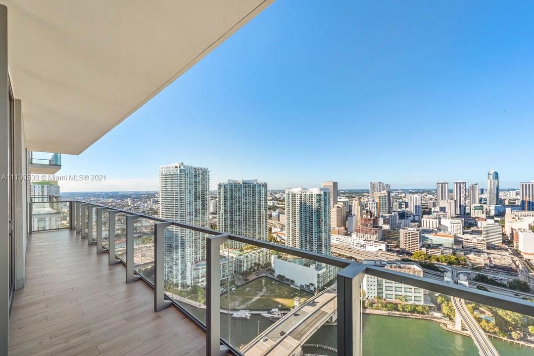 Recently Sold: $3,270,000 (3 beds, 4 baths, 2799 Square Feet)