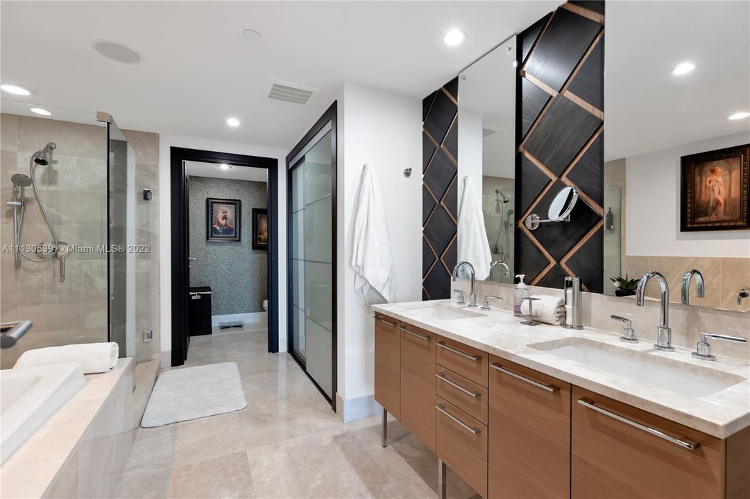 Recently Sold: $2,200,000 (3 beds, 3 baths, 1927 Square Feet)