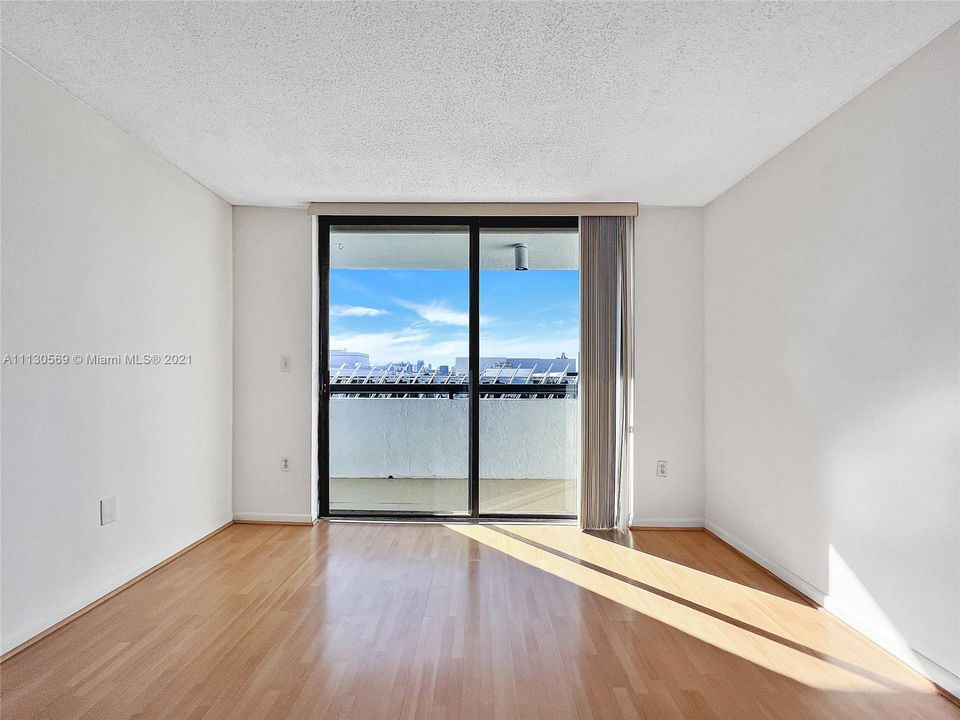 Recently Sold: $420,000 (2 beds, 2 baths, 1010 Square Feet)