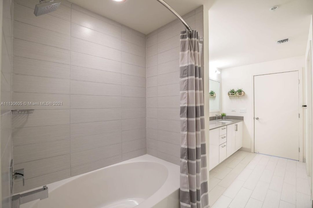 Недавно арендовано: $3,400 (1 спален, 1 ванн, 822 Квадратных фут)