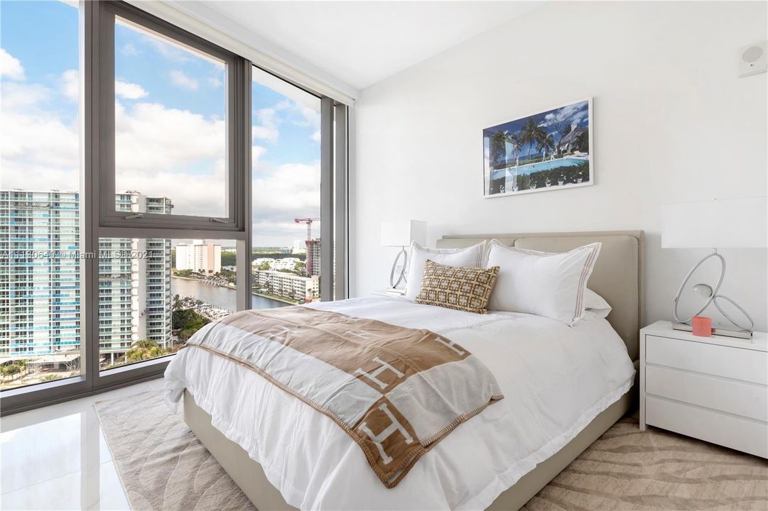 Recently Sold: $4,200,000 (3 beds, 3 baths, 2137 Square Feet)