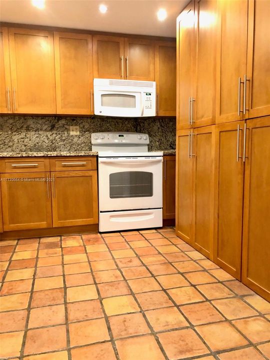 Recently Rented: $4,500 (2 beds, 2 baths, 1450 Square Feet)