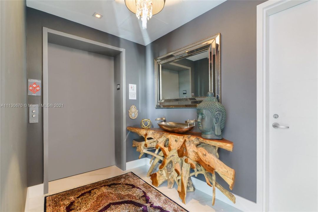 Recently Sold: $750,000 (2 beds, 2 baths, 1119 Square Feet)