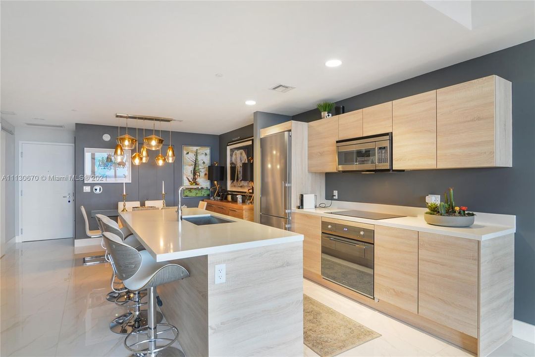 Recently Sold: $750,000 (2 beds, 2 baths, 1119 Square Feet)