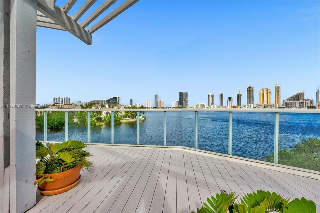 ADDITIONAL AREA TO RELAX OVERLOOKING THE INTRACOASTAL