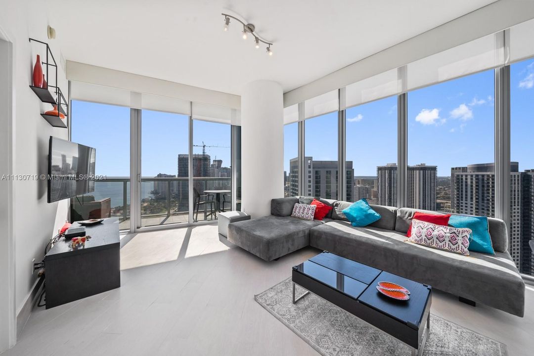 Recently Sold: $650,000 (2 beds, 2 baths, 1315 Square Feet)