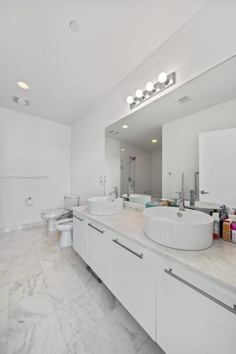 Recently Sold: $650,000 (2 beds, 2 baths, 1315 Square Feet)
