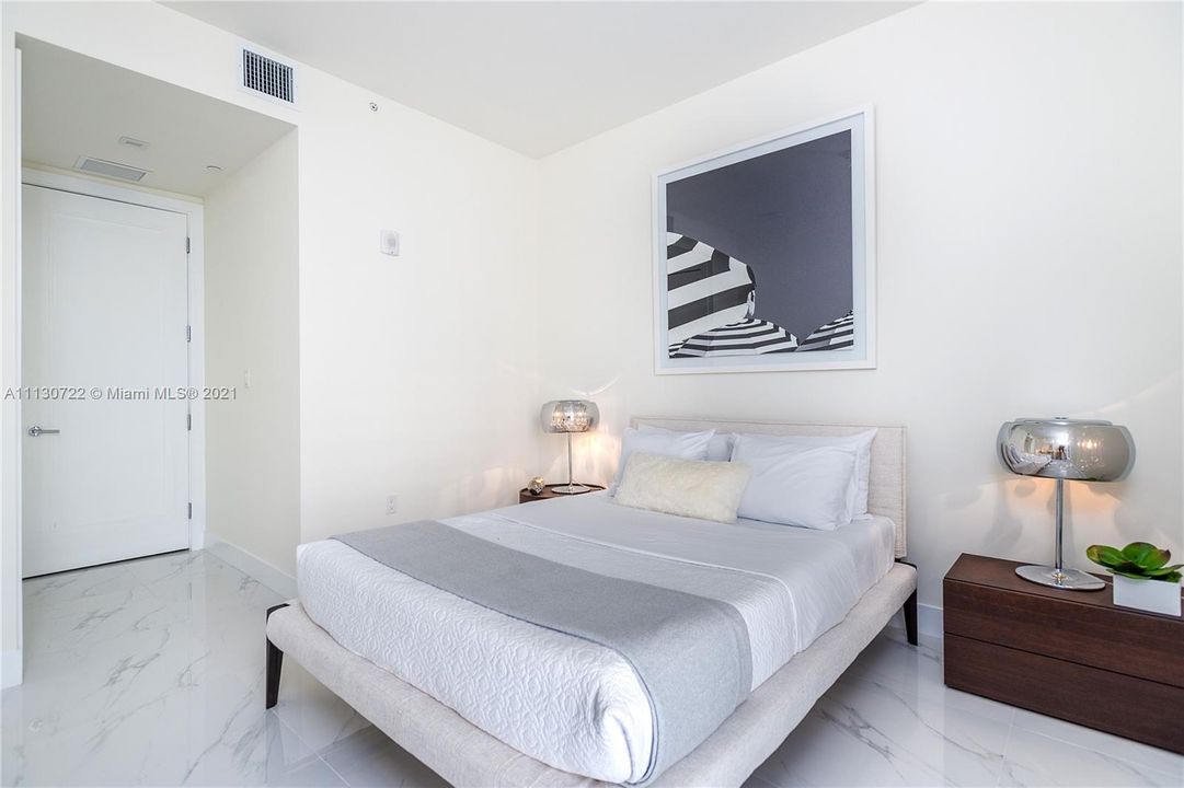 Recently Sold: $1,700,000 (2 beds, 2 baths, 2117 Square Feet)