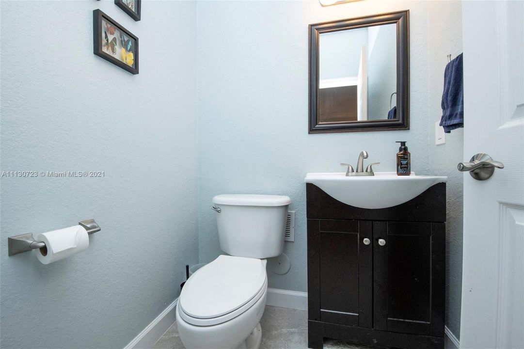 最近售出: $415,000 (4 贝兹, 2 浴室, 1762 平方英尺)