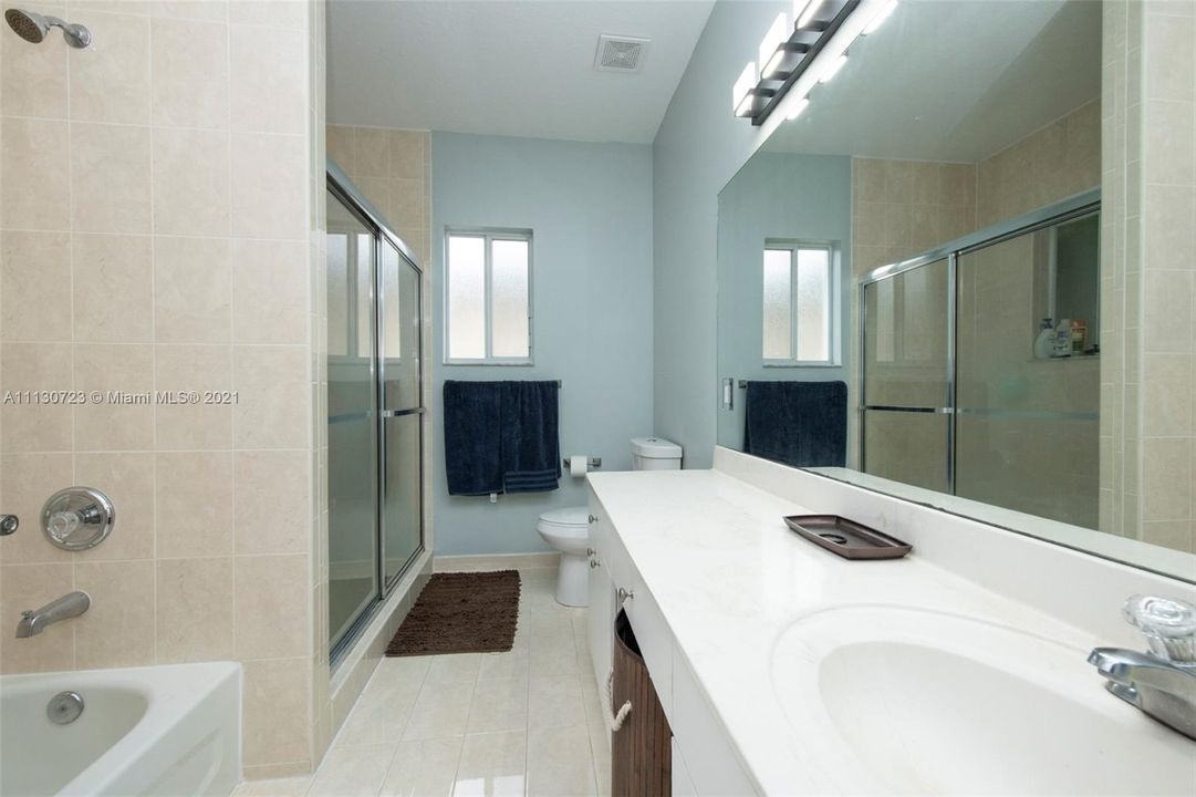 最近售出: $415,000 (4 贝兹, 2 浴室, 1762 平方英尺)