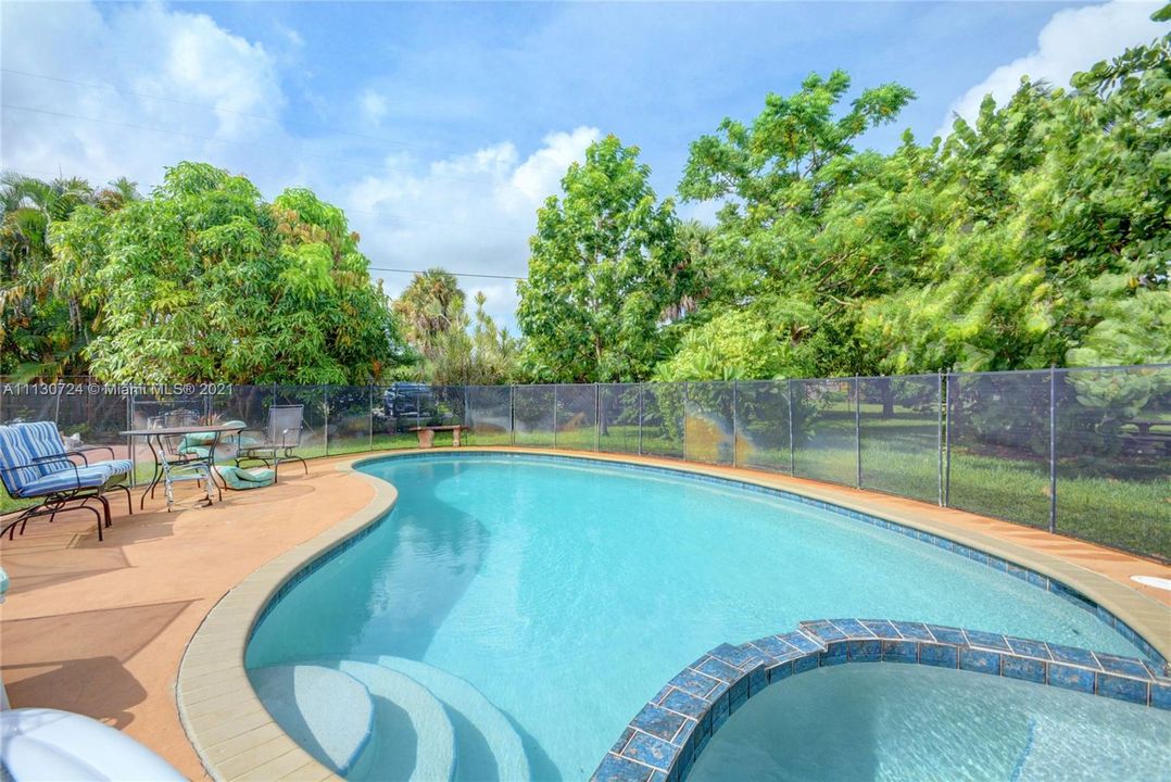 Recently Sold: $498,000 (3 beds, 2 baths, 2351 Square Feet)