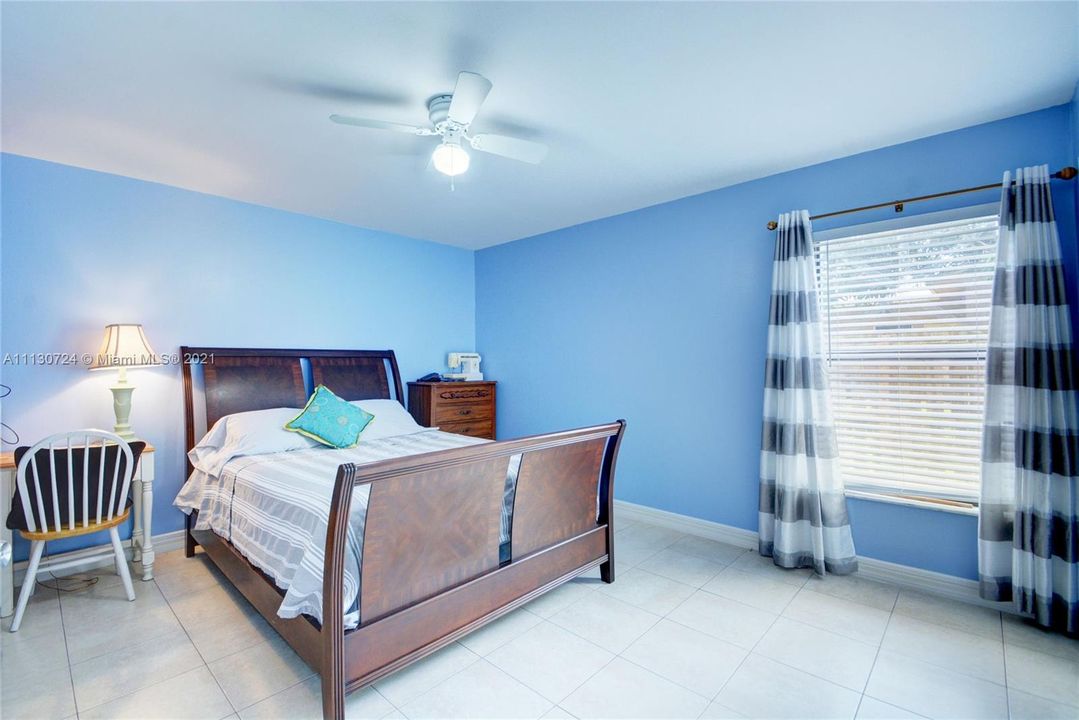 Recently Sold: $498,000 (3 beds, 2 baths, 2351 Square Feet)