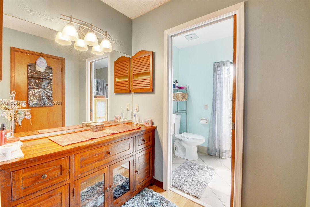 Recently Sold: $498,000 (3 beds, 2 baths, 2351 Square Feet)