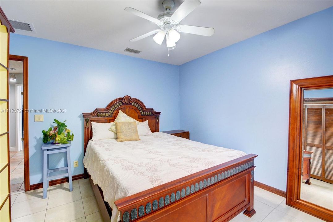Recently Sold: $498,000 (3 beds, 2 baths, 2351 Square Feet)