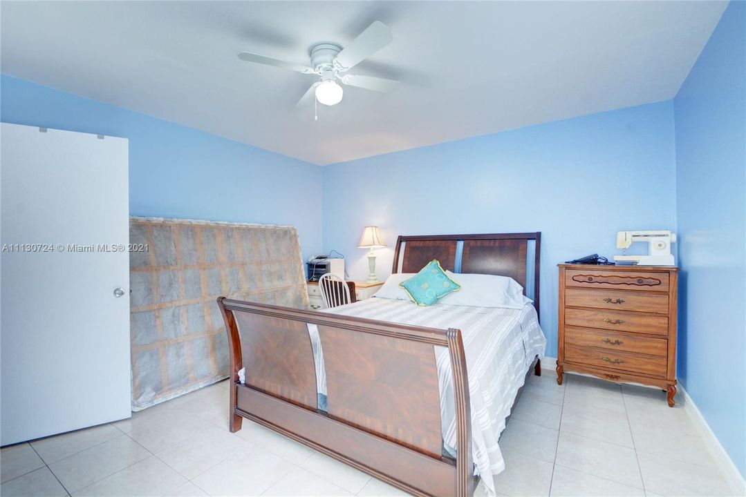 Recently Sold: $498,000 (3 beds, 2 baths, 2351 Square Feet)