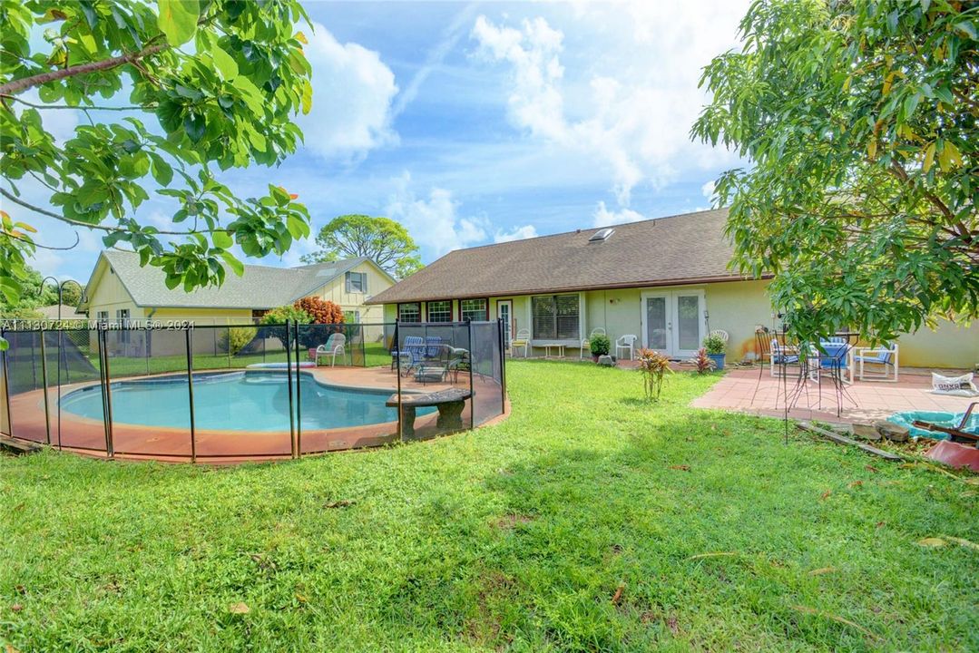 Recently Sold: $498,000 (3 beds, 2 baths, 2351 Square Feet)