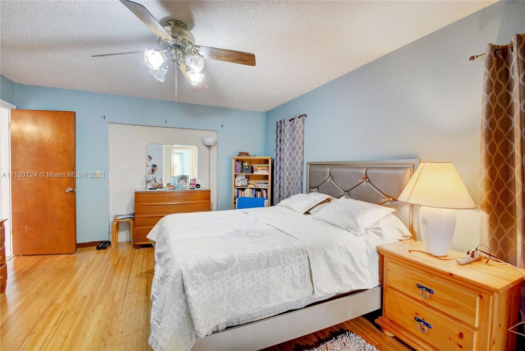 Recently Sold: $498,000 (3 beds, 2 baths, 2351 Square Feet)