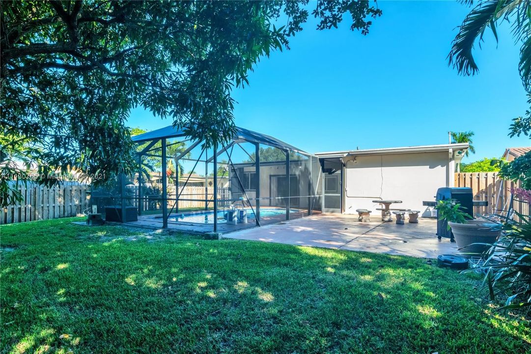 Recently Sold: $590,000 (3 beds, 2 baths, 1694 Square Feet)