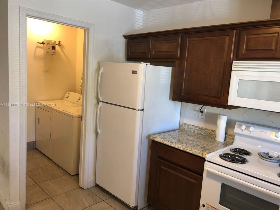 Recently Rented: $1,350 (2 beds, 2 baths, 920 Square Feet)