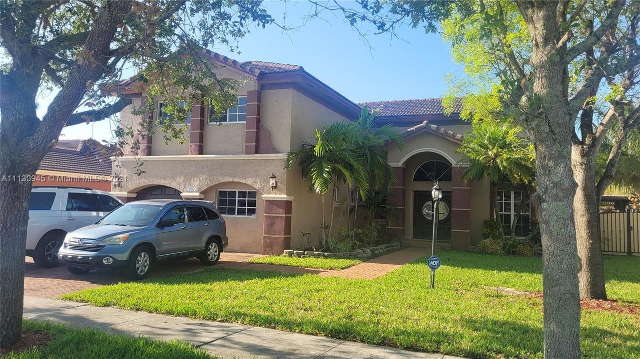 Recently Sold: $650,000 (5 beds, 3 baths, 2431 Square Feet)