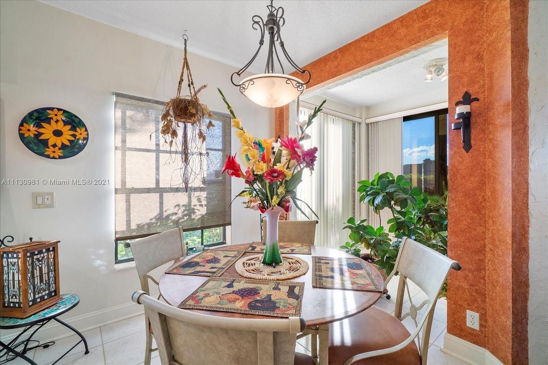 Vendido Recientemente: $129,000 (3 camas, 3 baños, 1513 Pies cuadrados)