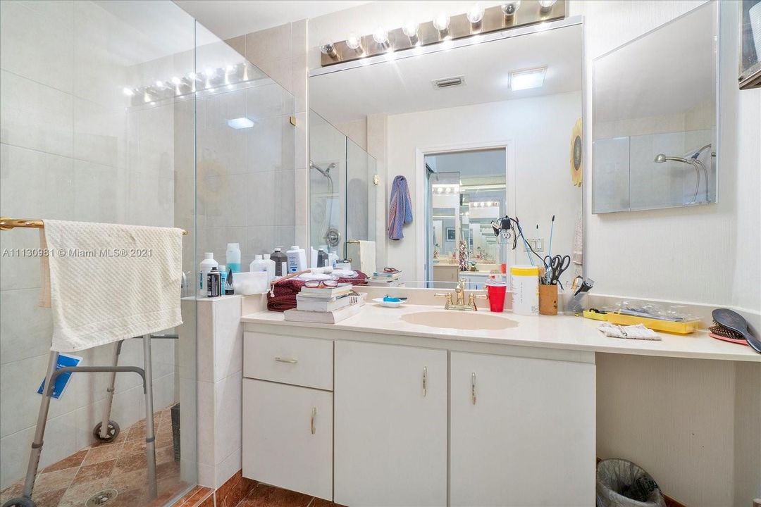 Vendido Recientemente: $129,000 (3 camas, 3 baños, 1513 Pies cuadrados)