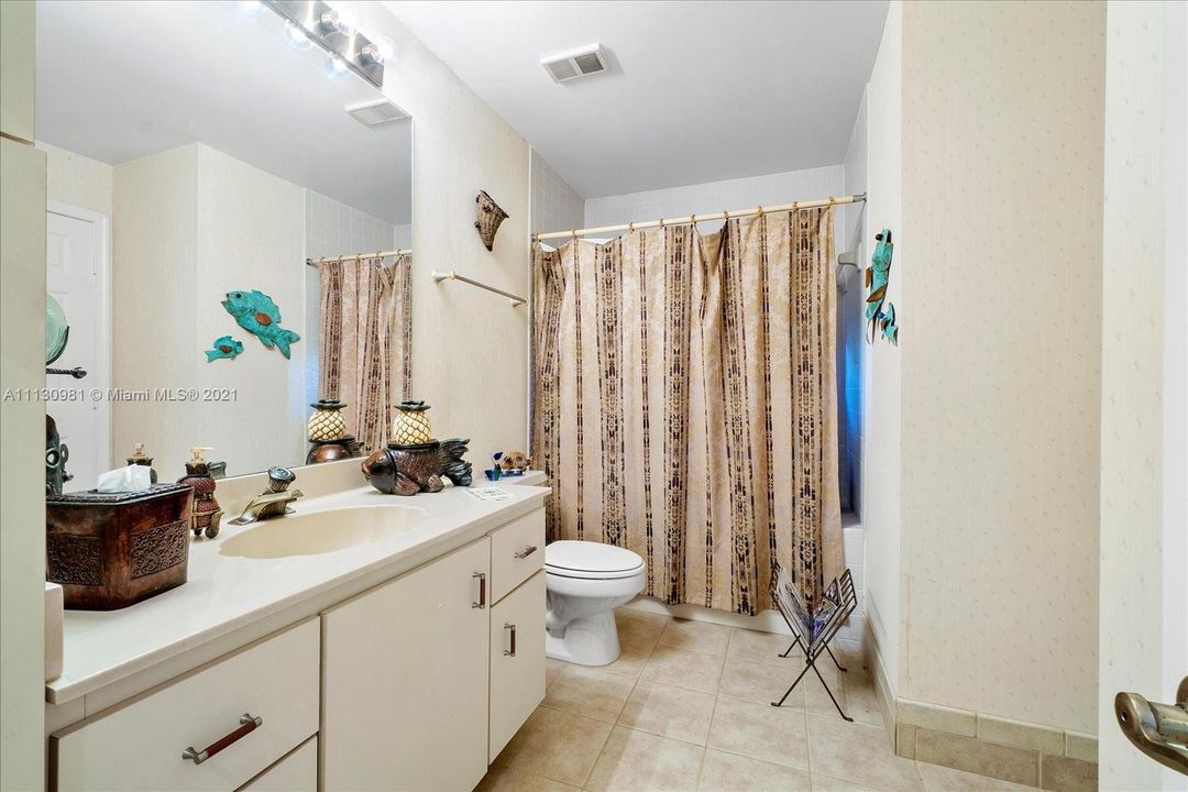 Vendido Recientemente: $129,000 (3 camas, 3 baños, 1513 Pies cuadrados)