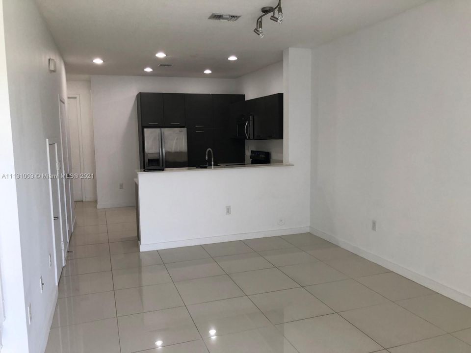 Recently Rented: $1,750 (2 beds, 2 baths, 1120 Square Feet)