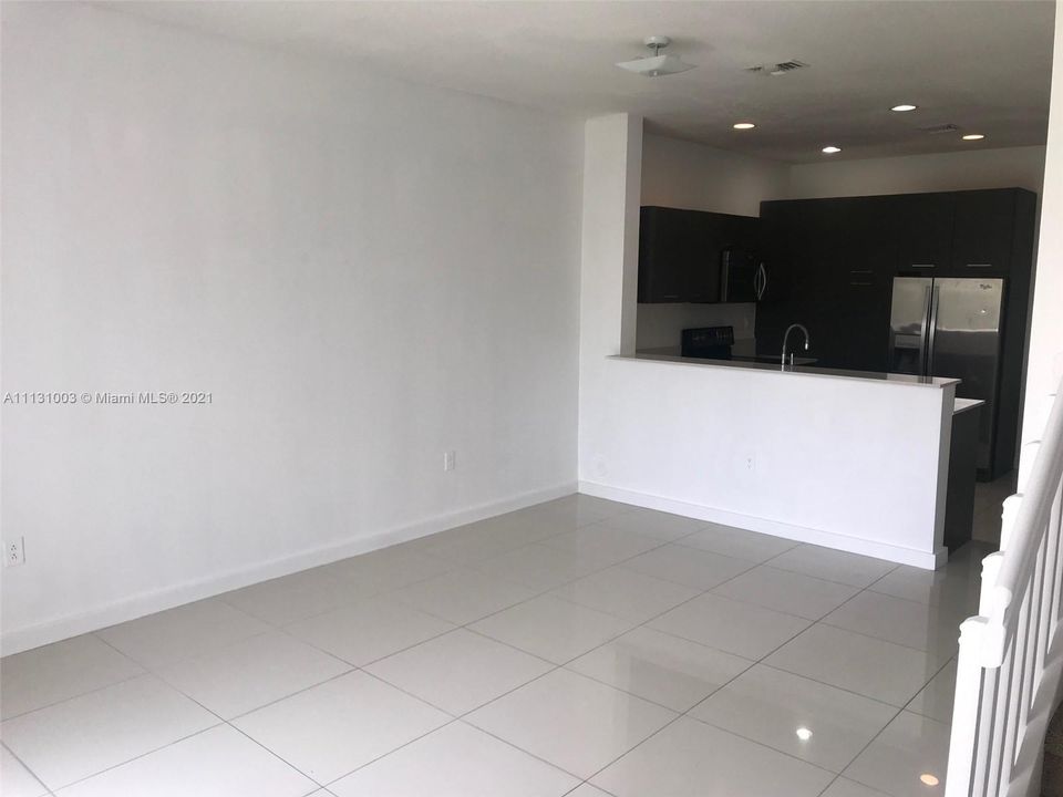 Recently Rented: $1,750 (2 beds, 2 baths, 1120 Square Feet)