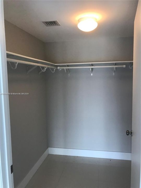Recently Rented: $3,500 (1 beds, 1 baths, 816 Square Feet)