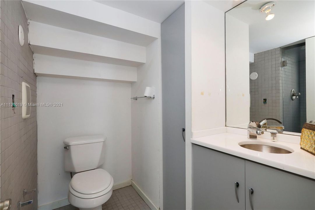 Recently Sold: $1,999,000 (2 beds, 1 baths, 1984 Square Feet)