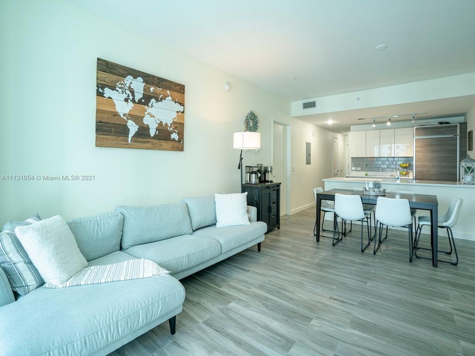 Recently Sold: $645,000 (2 beds, 2 baths, 1195 Square Feet)