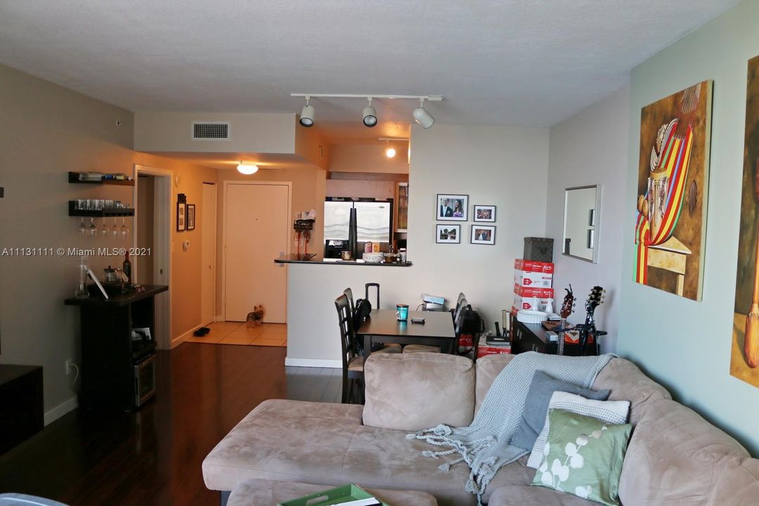 Recently Rented: $2,600 (1 beds, 1 baths, 846 Square Feet)